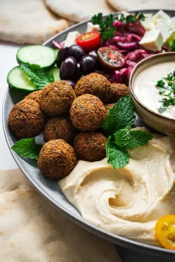 Classic Falafel Hummus Plate